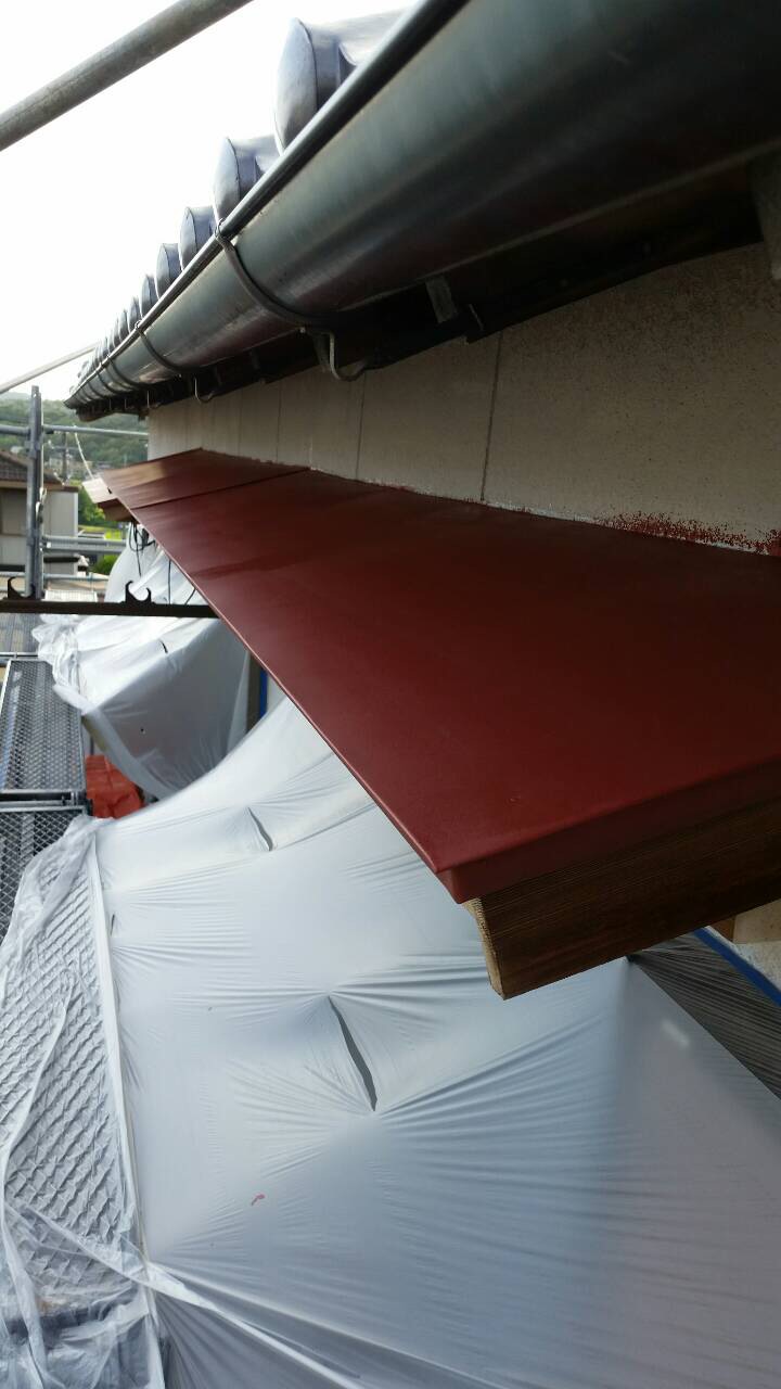 小庇屋根など鉄部のサビ止め塗装
