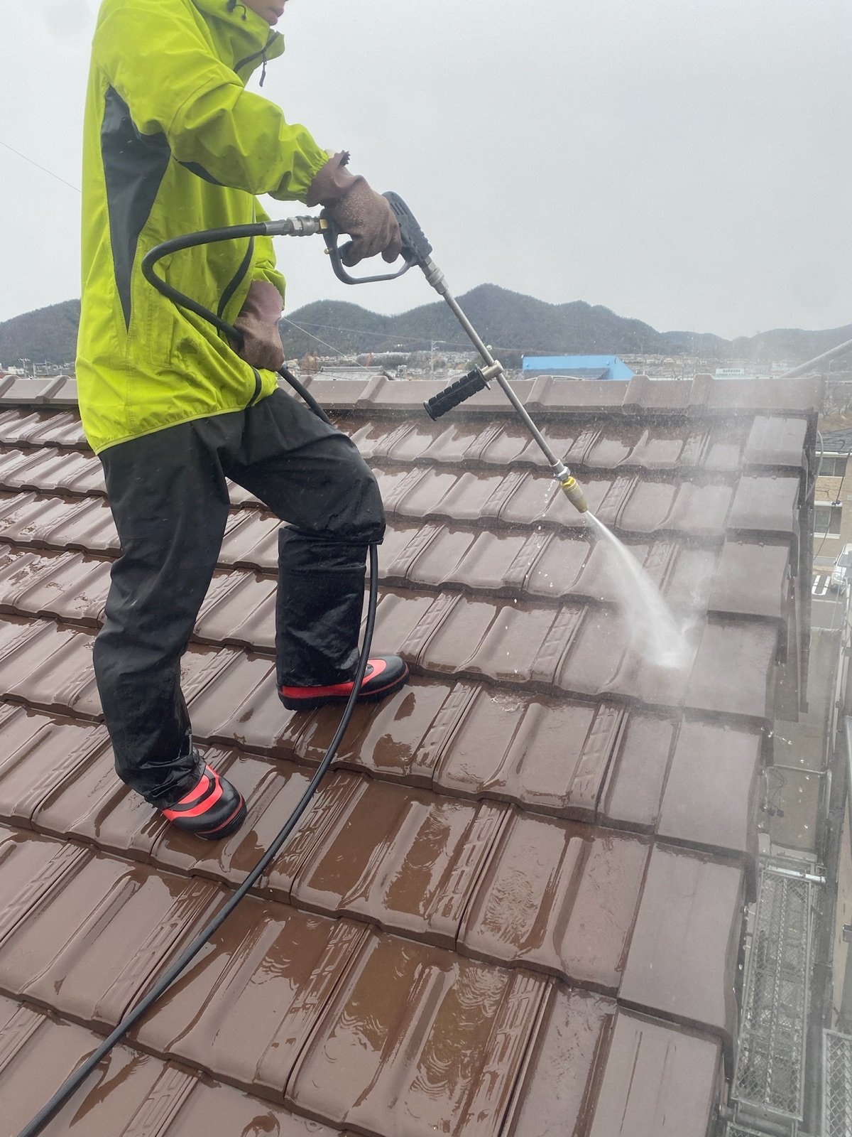 屋根瓦　高圧洗浄